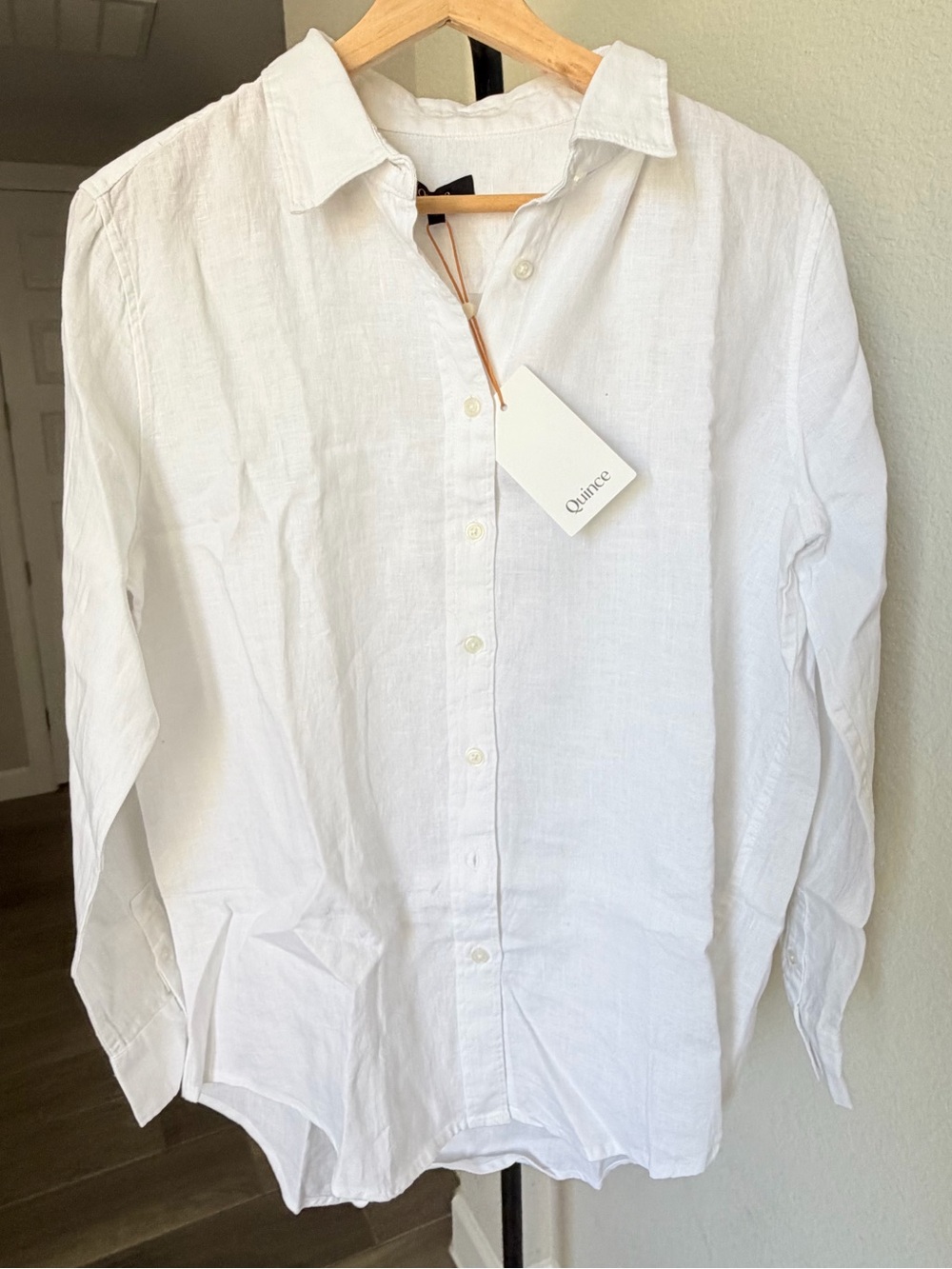 Quince 100% European Linen Long Sleeve Button Down Shirt / White / M